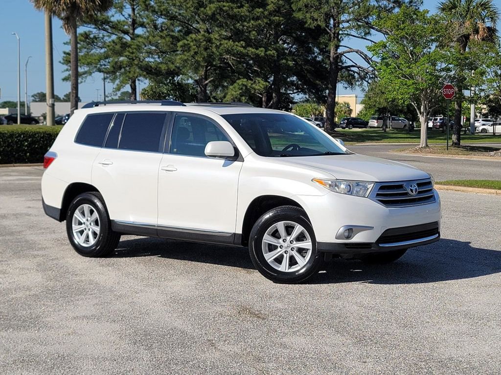 Used 2011 Toyota Highlander SE w/ Tow Pkg FWD image 1