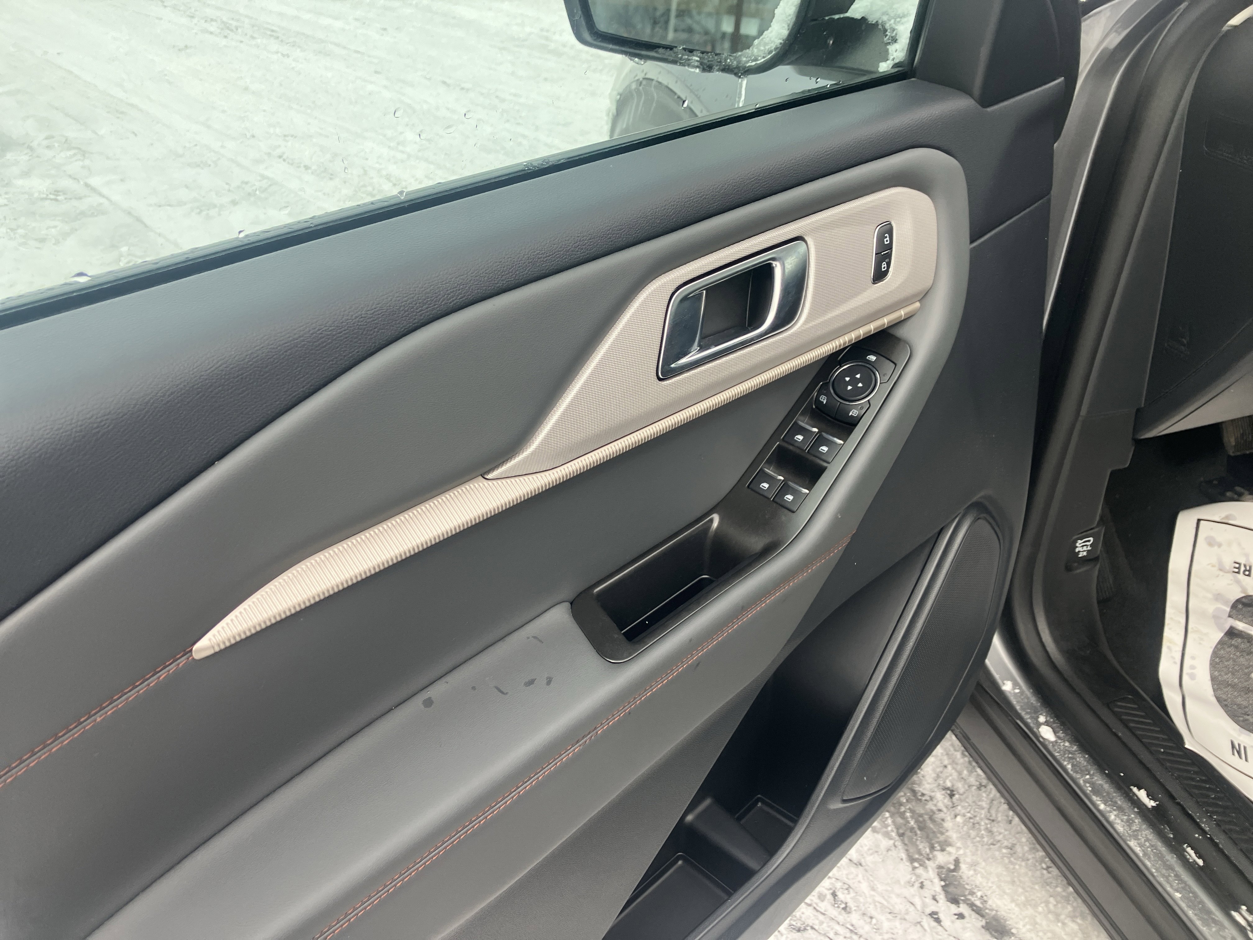 Used 2025 Ford Explorer Active image 18