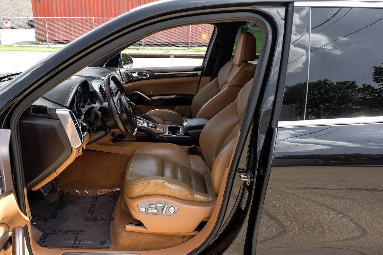 Used 2012 Porsche Cayenne Turbo AWD/4WD image 4