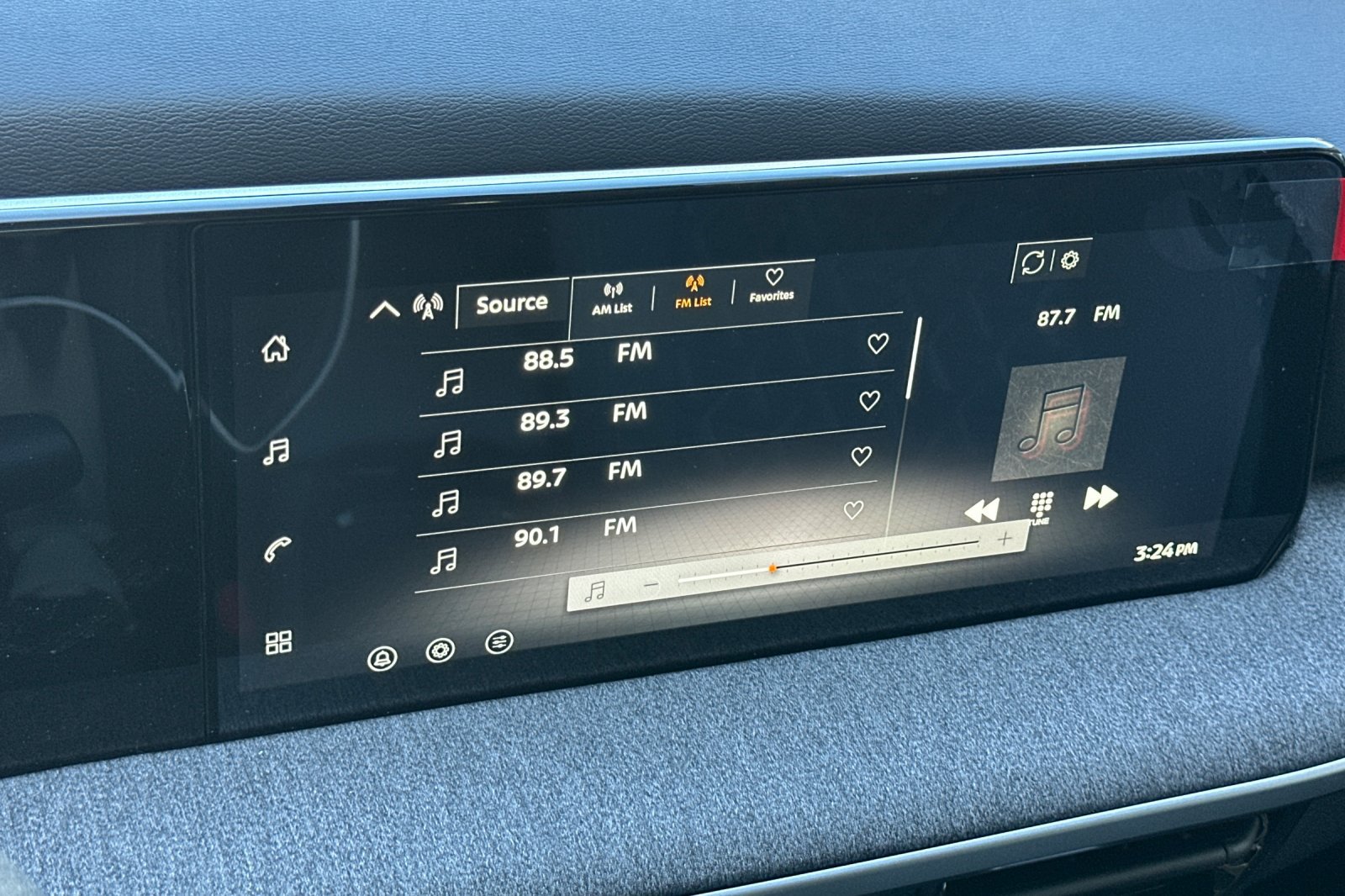 New 2026 Nissan Kicks SV w/ SV Premium Package FWD image 15