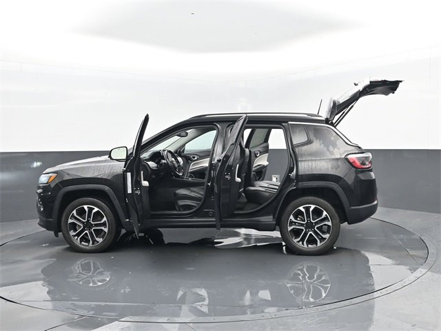 Used 2022 Jeep Compass Limited image 31