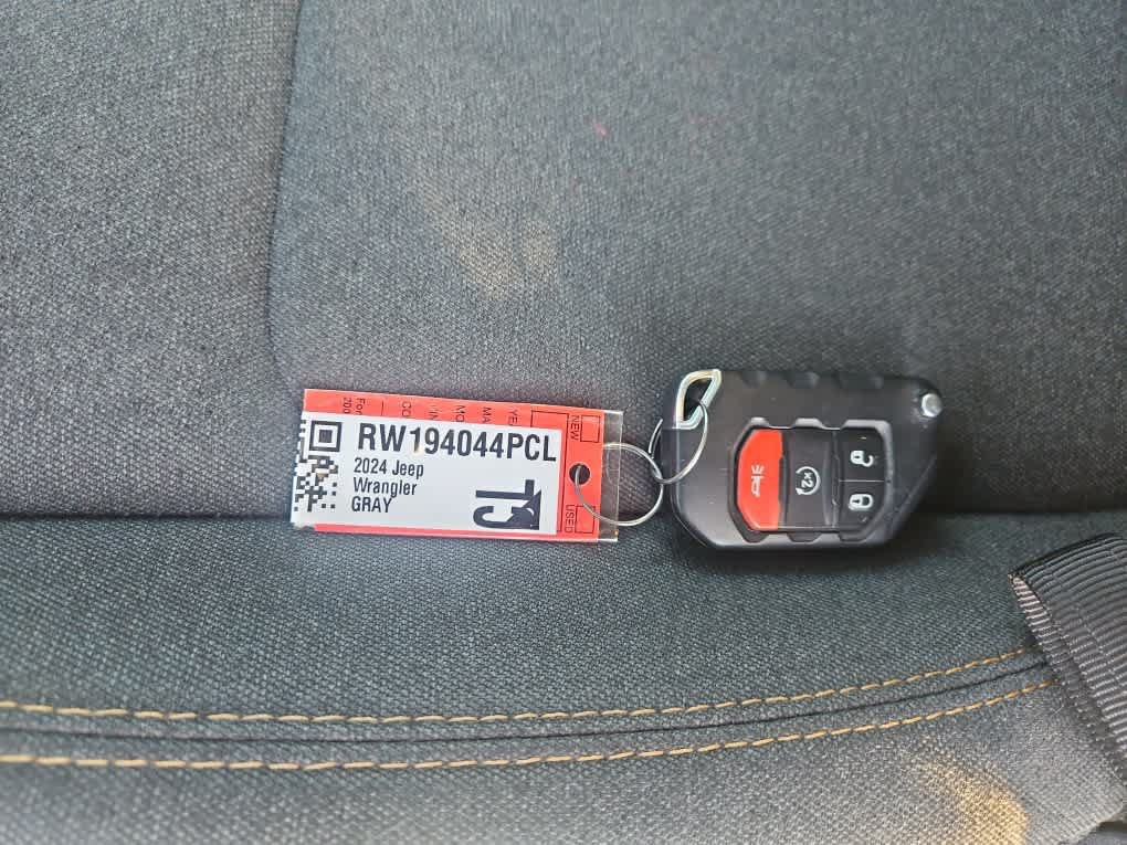 Used 2024 Jeep Wrangler Unlimited AWD/4WD image 20