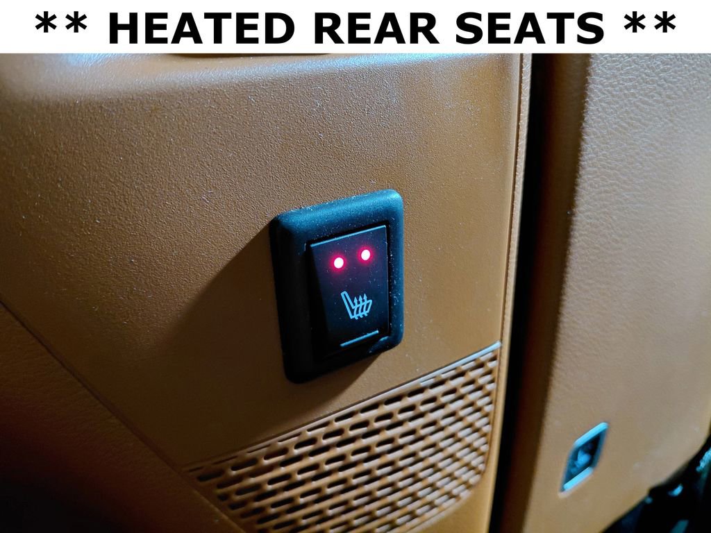 Used 2024 Chrysler Pacifica Pinnacle w/ Trailer Tow Group FWD image 11