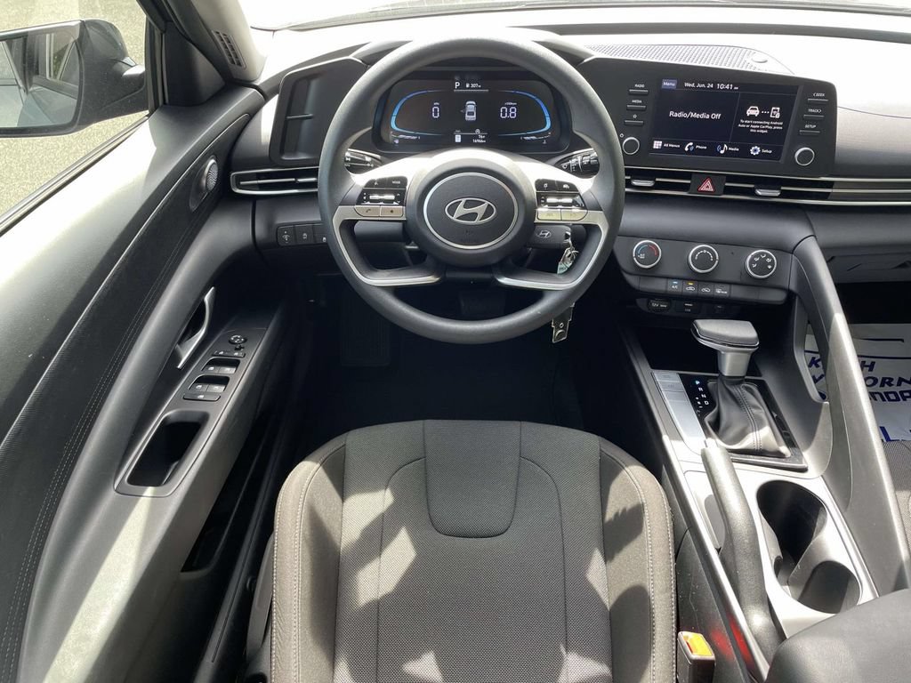 Certified 2025 Hyundai Elantra SE FWD image 11