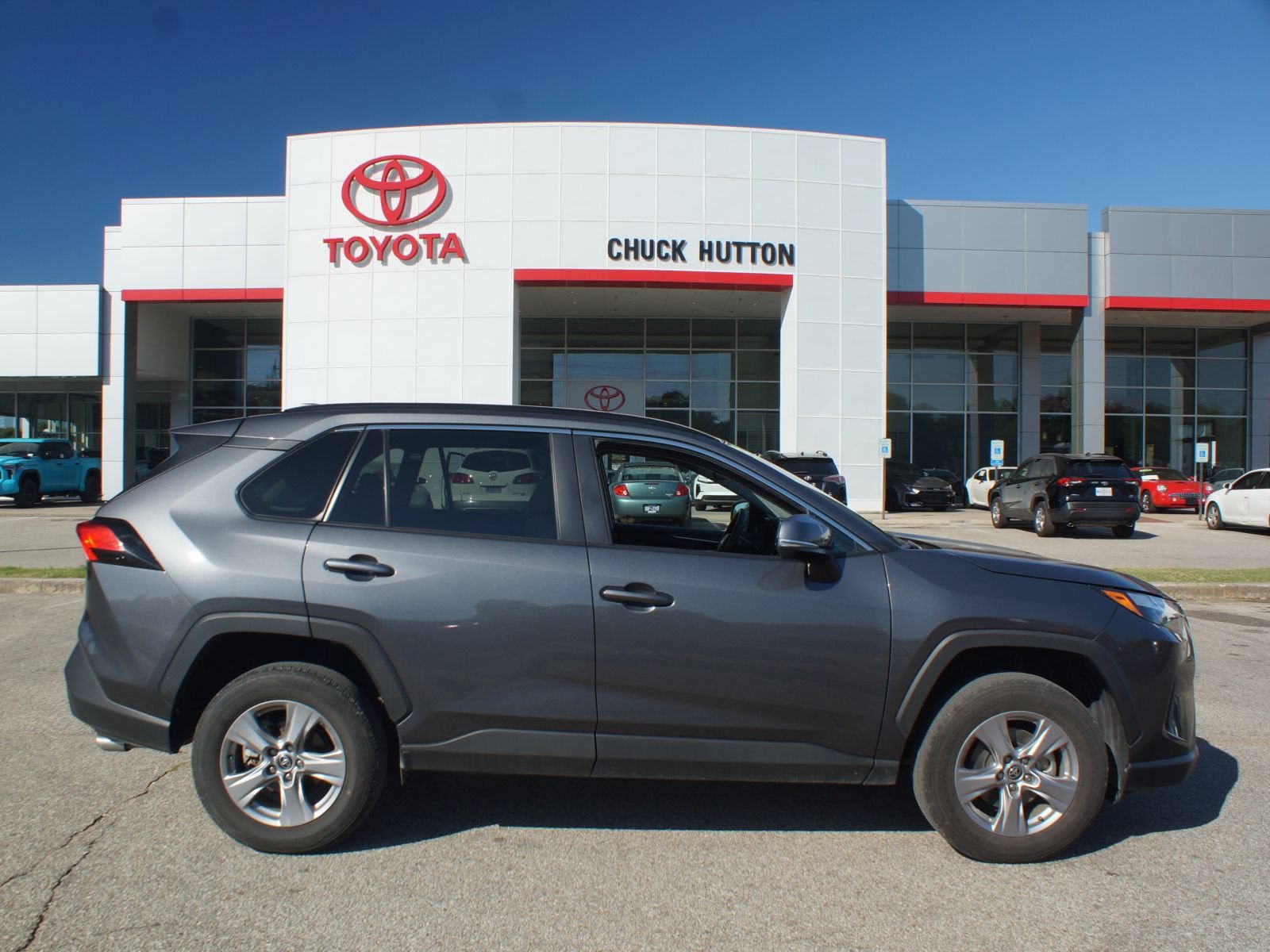 Used 2025 Toyota RAV4 XLE FWD image 1
