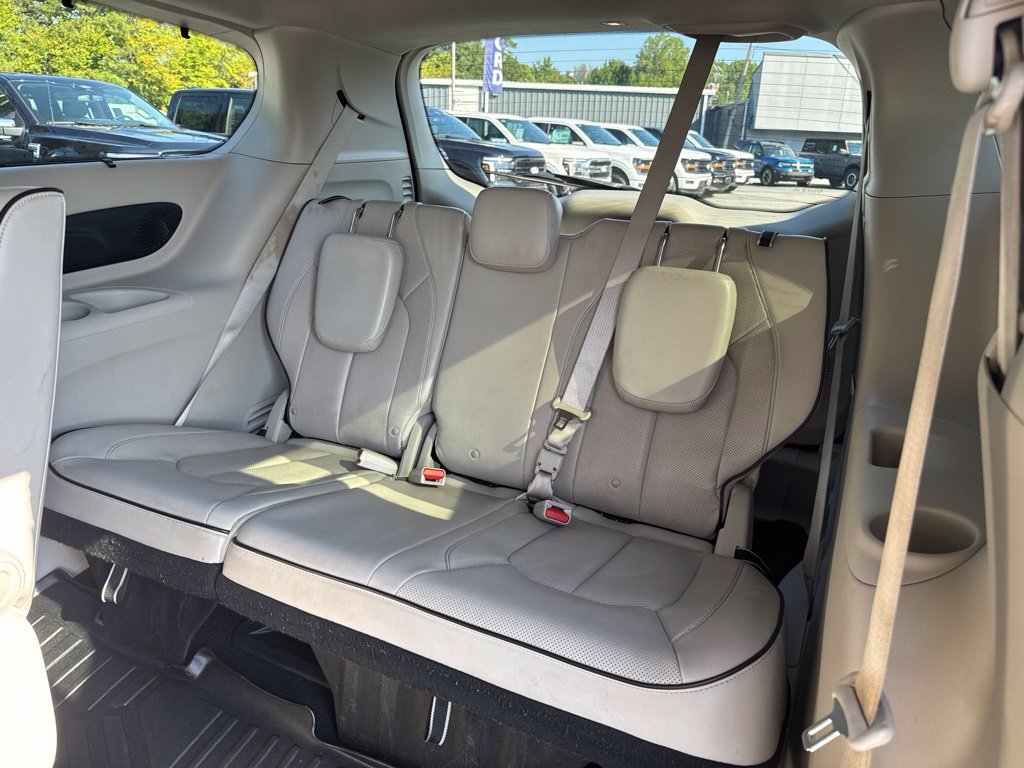 Used 2018 Chrysler Pacifica Limited FWD image 11