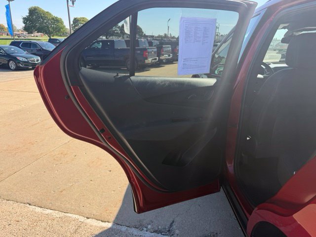 Certified 2022 Chevrolet Equinox RS w/ Infotainment Package FWD image 35