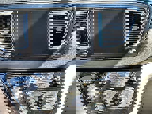 Used 2020 Chrysler Pacifica Touring-L w/ Tire & Wheel Group image 18