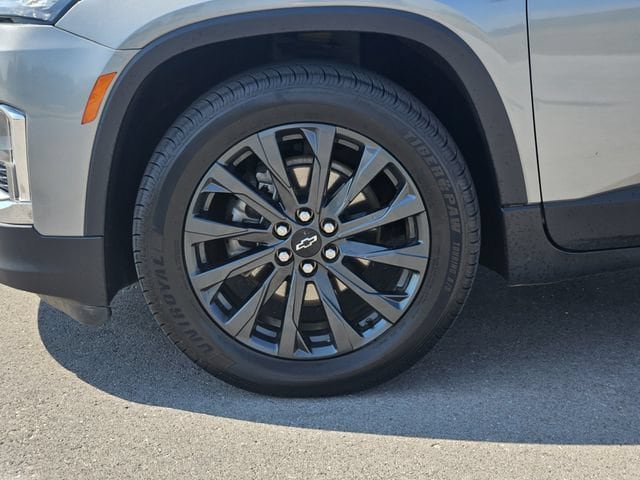 Used 2023 Chevrolet Traverse RS w/ LPO, Floor Liner Package AWD/4WD image 13
