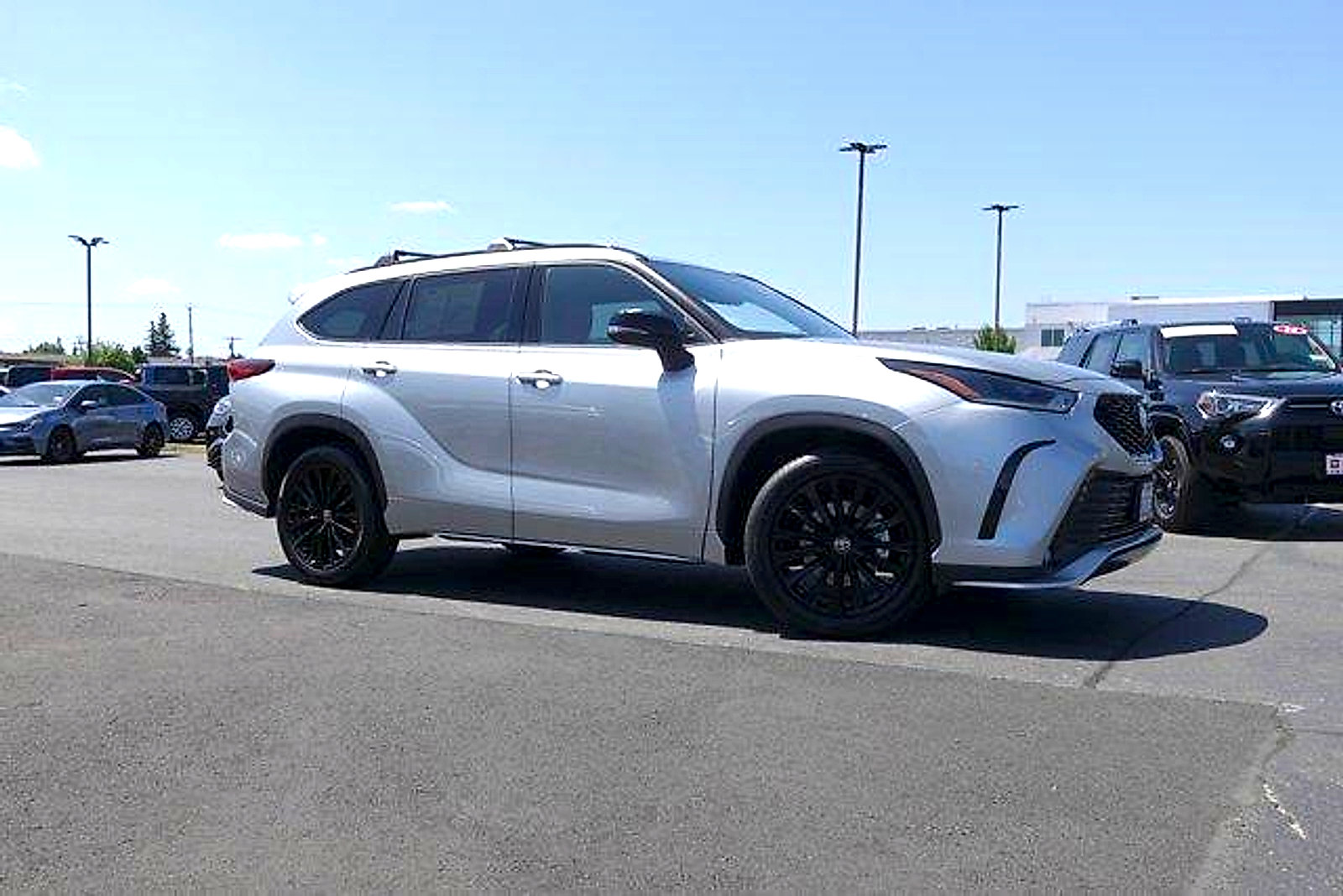 Used 2023 Toyota Highlander XSE AWD/4WD image 4