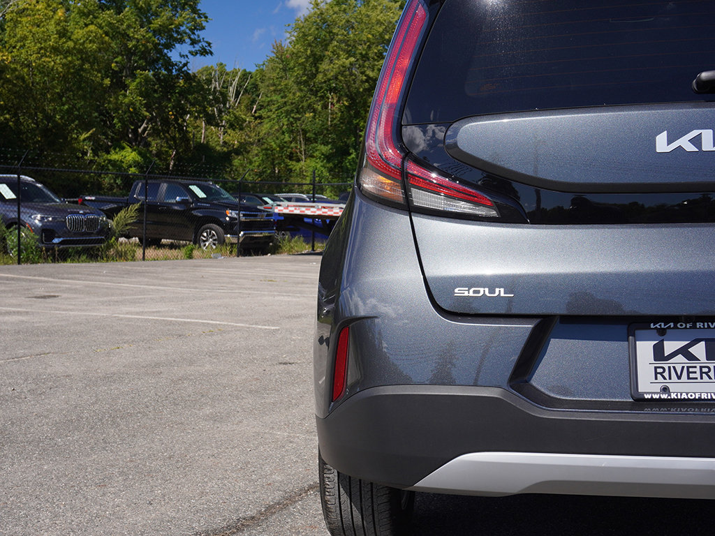 Used 2025 Kia Soul LX w/ LX Technology Package FWD image 14