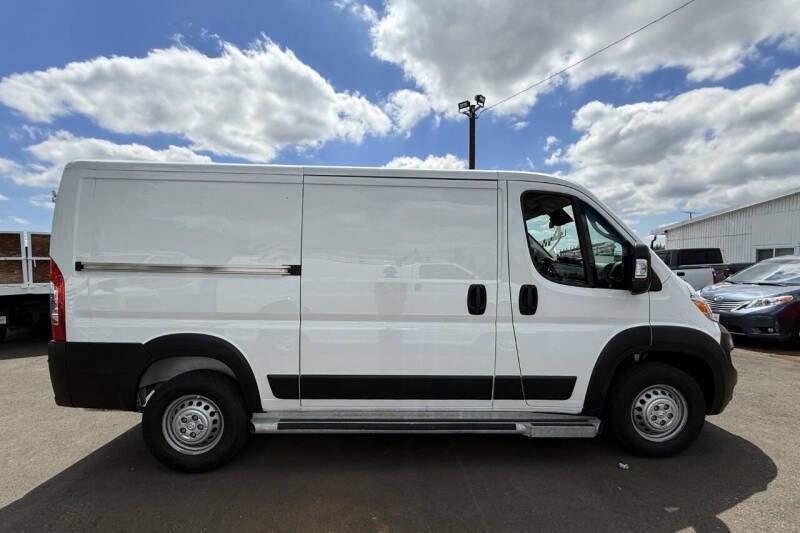 Used 2025 RAM ProMaster 2500 w/ U-Haul Equipment Group FWD image 10