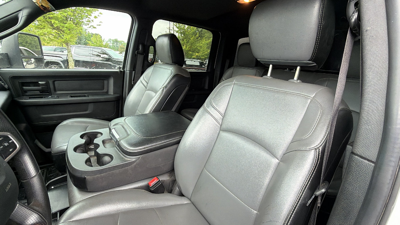 Used 2024 RAM 5500 Tradesman w/ Chrome Appearance Group AWD/4WD image 17
