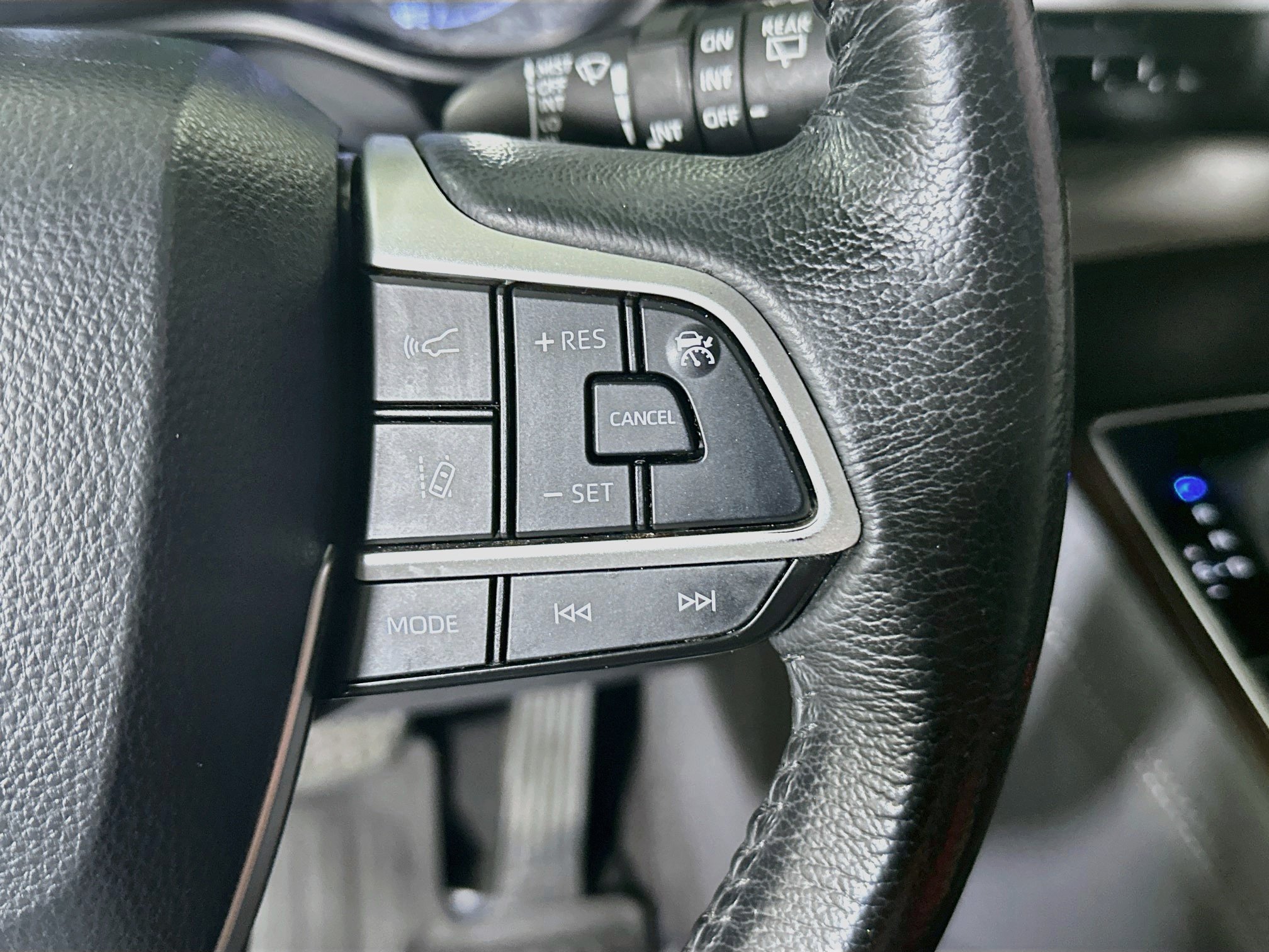 Used 2021 Toyota Sienna XLE FWD image 17