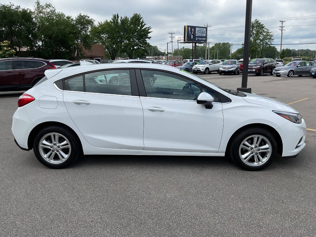 Used 2017 Chevrolet Cruze LT w/ Convenience Package FWD image 9
