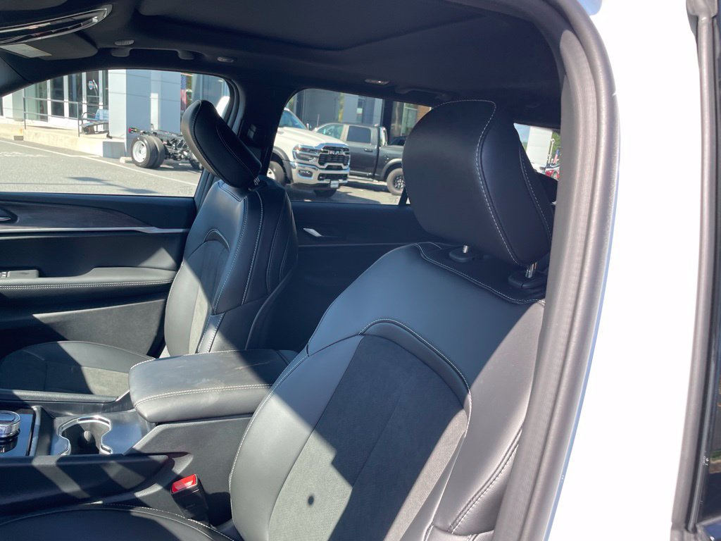 New 2027 Jeep Grand Cherokee Altitude AWD/4WD image 10