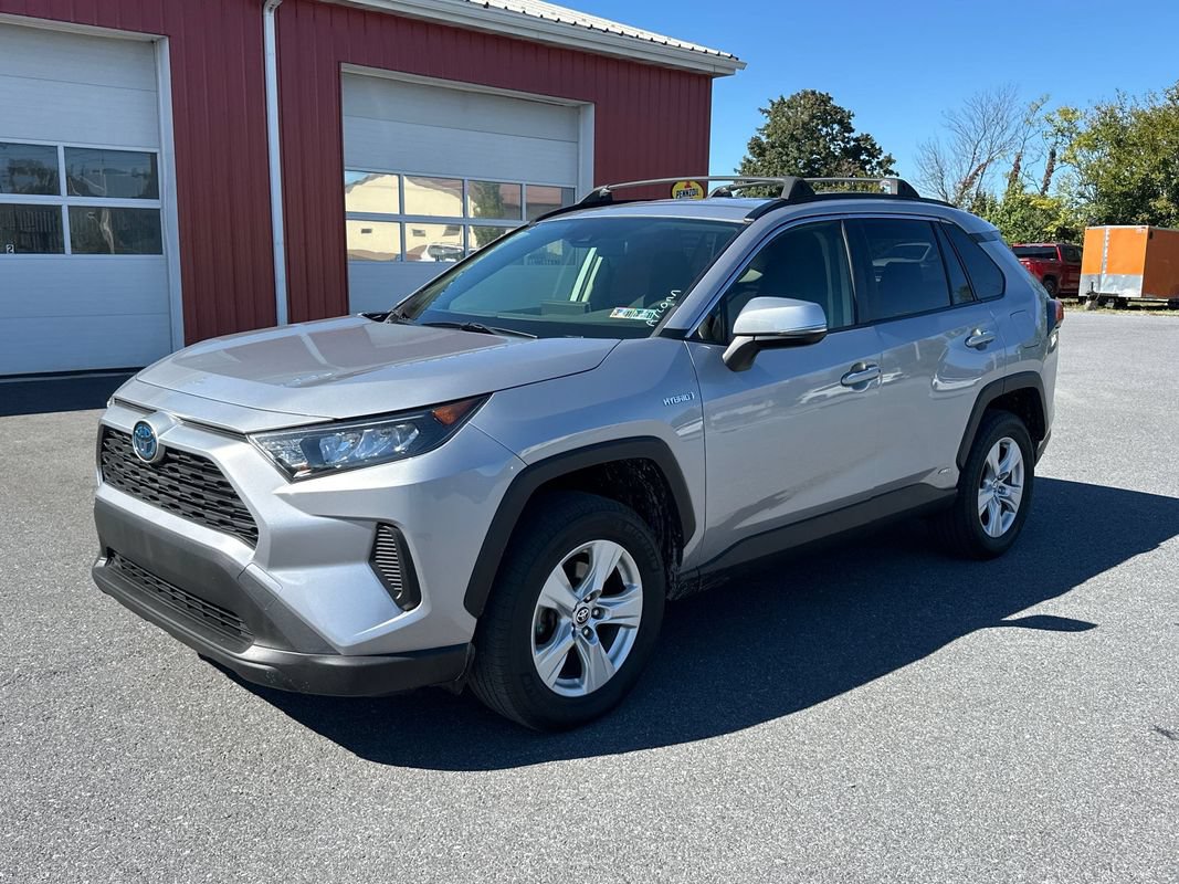 Used 2020 Toyota RAV4 LE w/ Carpet Mat Package AWD/4WD image 3