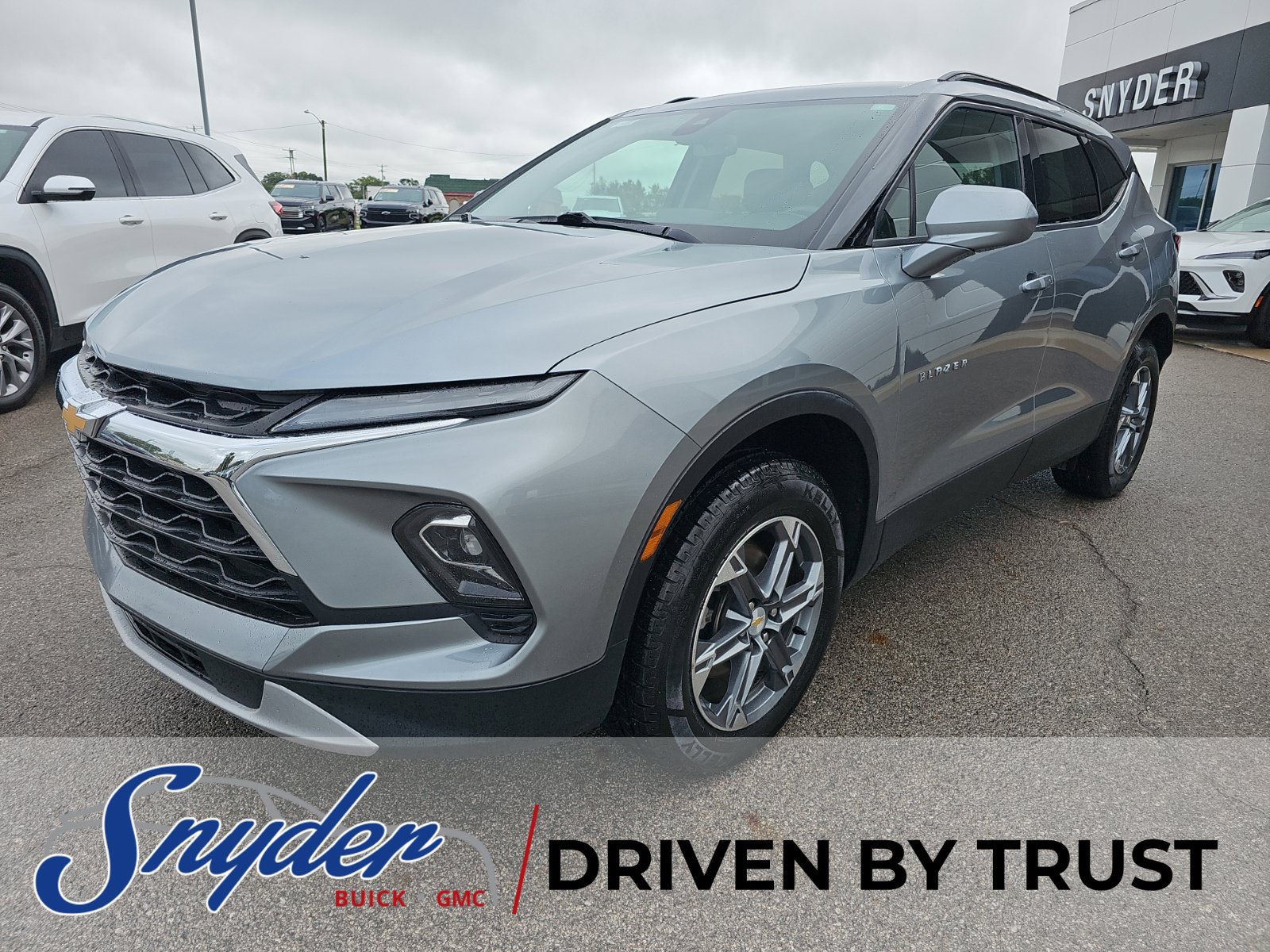 Used 2024 Chevrolet Blazer LT w/ Convenience Package FWD image 3