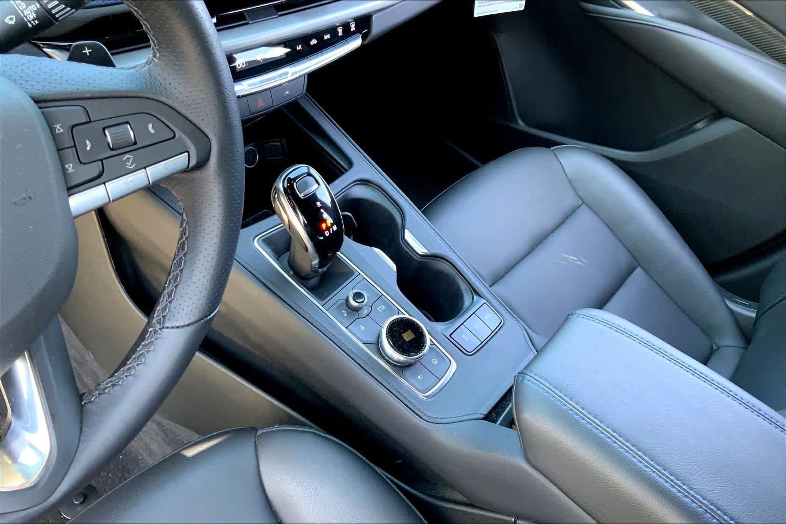 Used 2025 Cadillac XT4 Sport w/ Technology Package image 15
