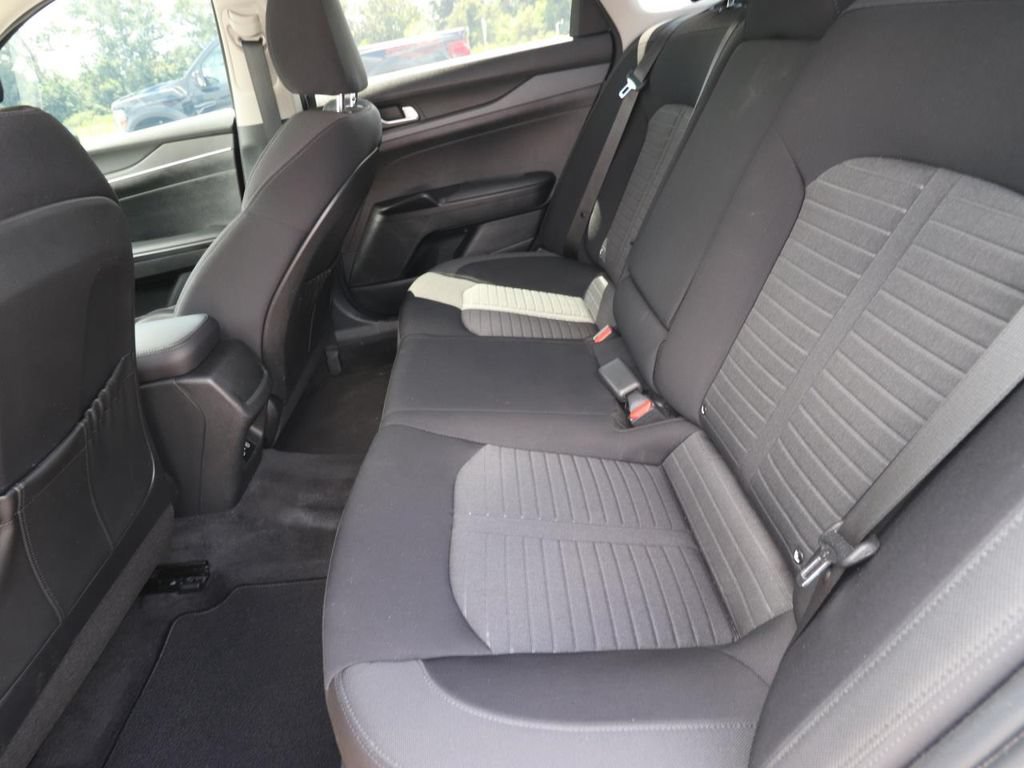 Used 2025 Kia K5 LXS FWD image 9