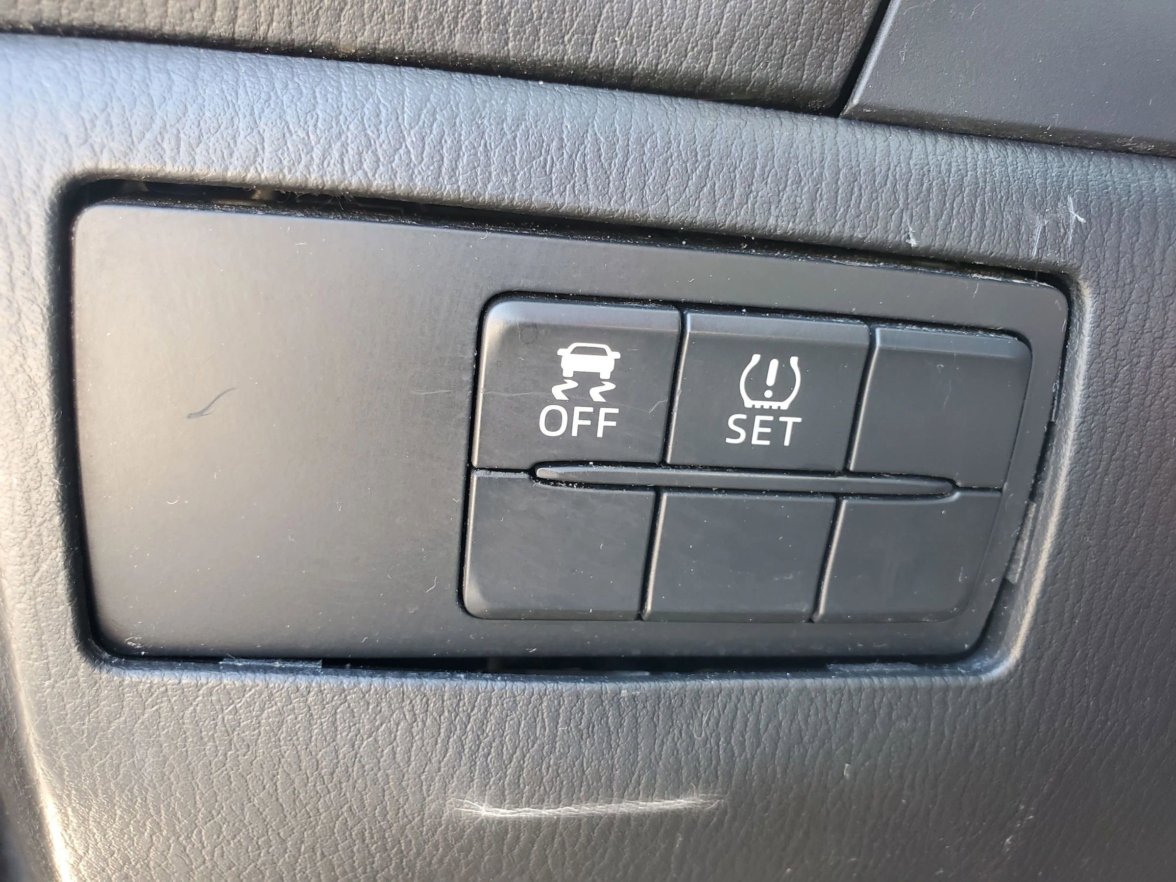 Used 2014 MAZDA MAZDA3 i Sport image 40