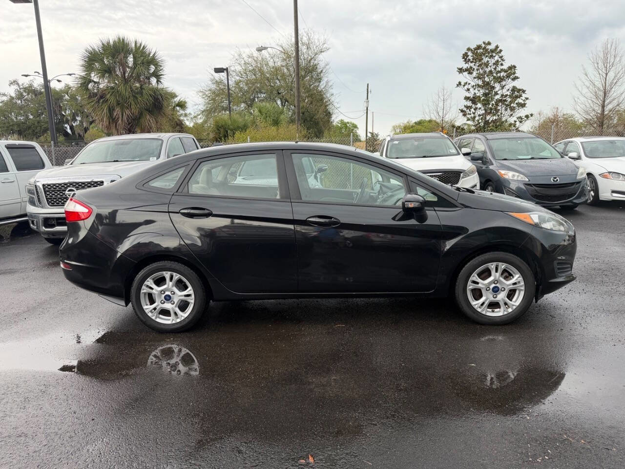 Used 2014 Ford Fiesta SE image 5