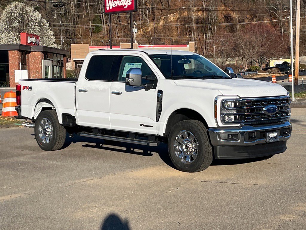 New 2025 Ford F250 Lariat w/ Chrome Package