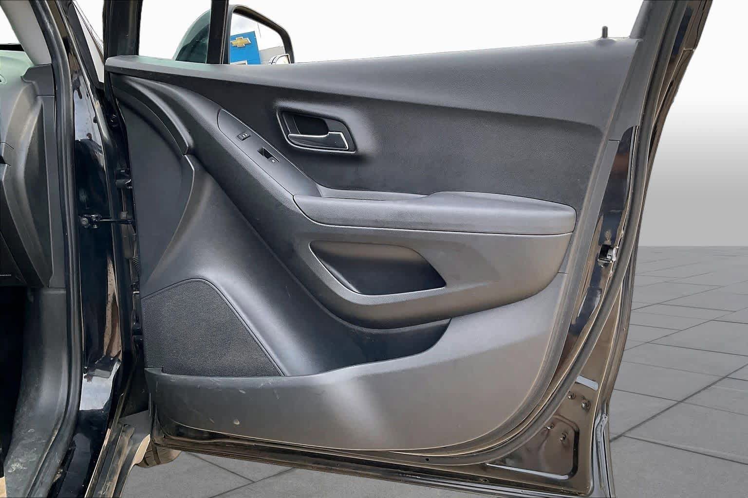 Used 2019 Chevrolet Trax LS w/ Tint and Cruise Package FWD image 22