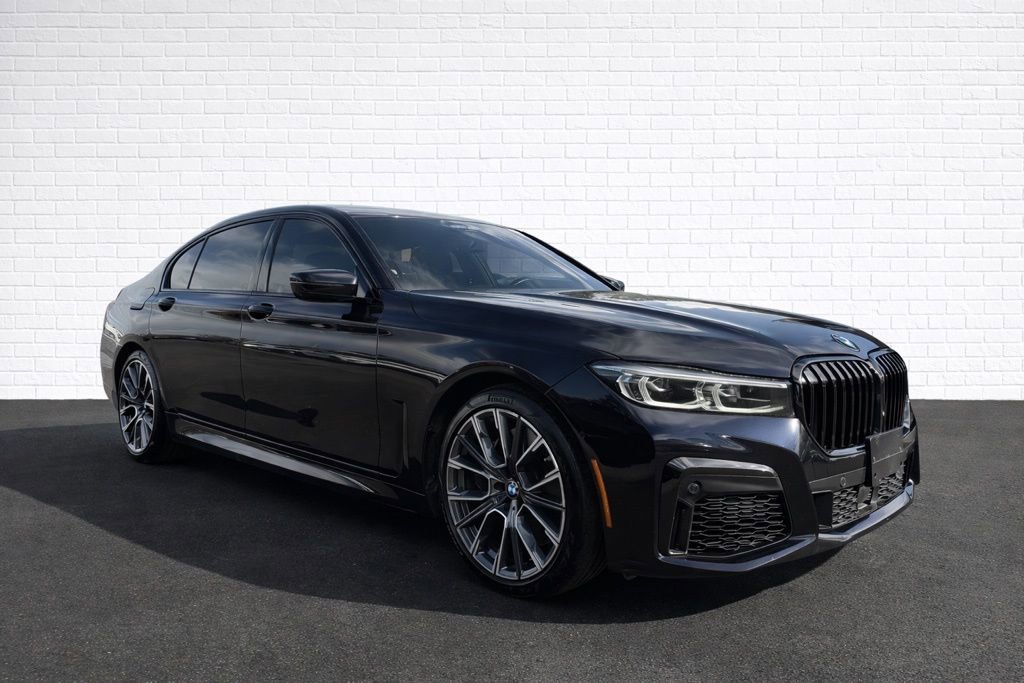 Used 2022 BMW 740i w/ M Sport Package image 3