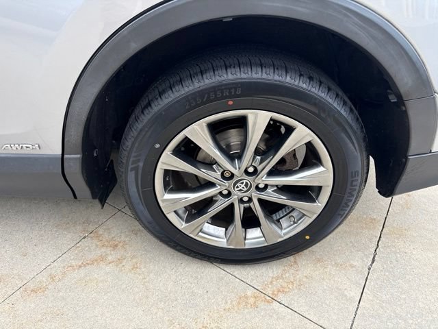 Used 2018 Toyota RAV4 Limited AWD/4WD image 12