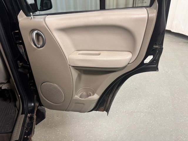 Used 2005 Jeep Liberty Limited image 31