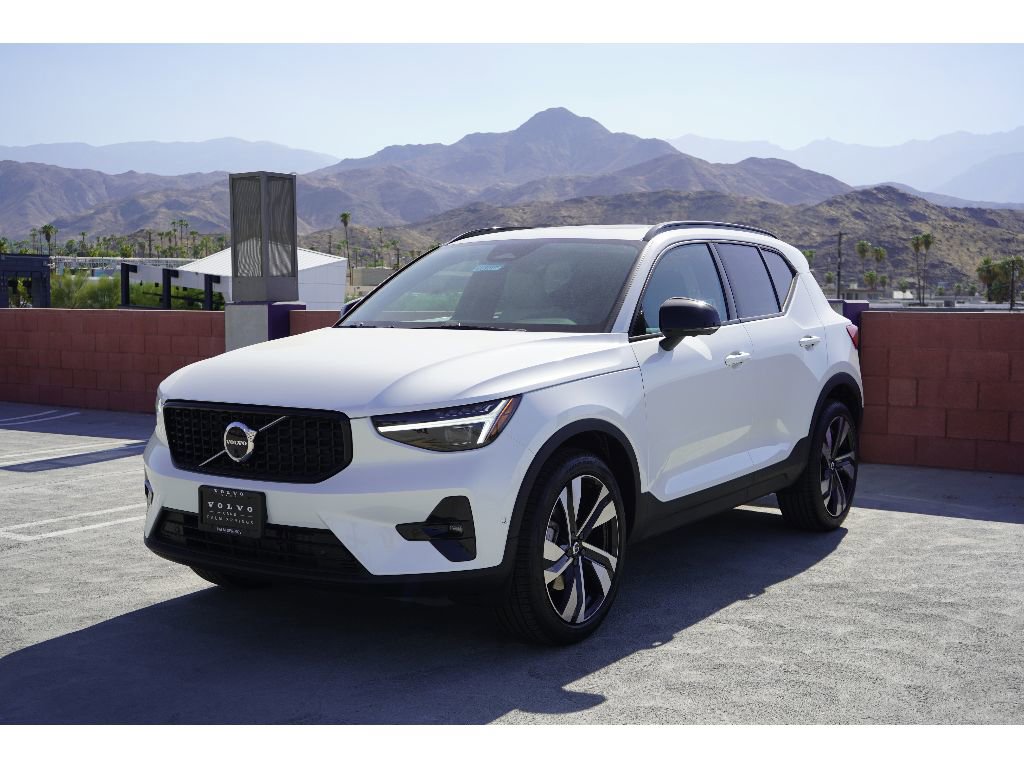 New 2026 Volvo XC40 B5 Ultra w/ Climate Package image 4