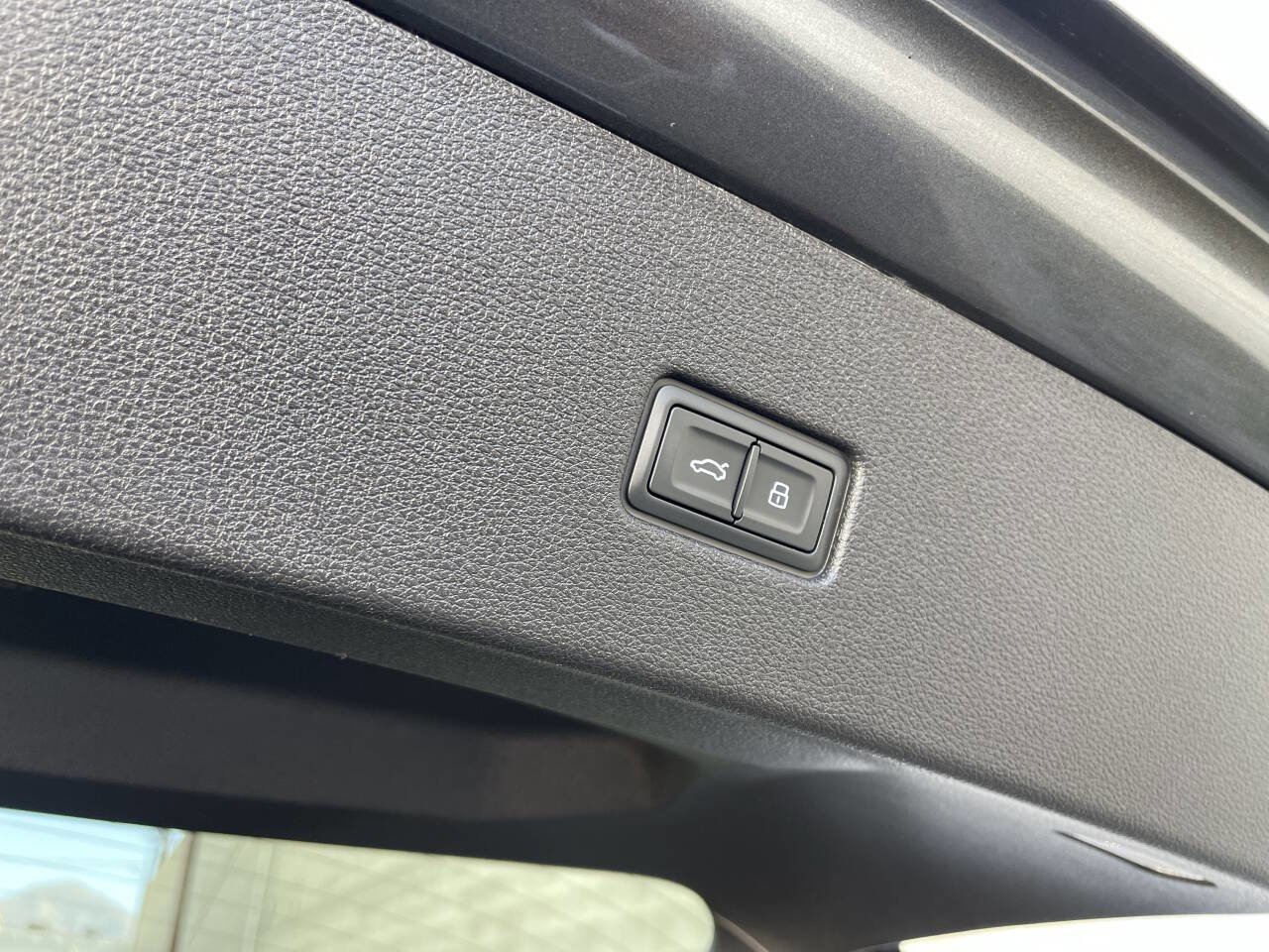Used 2021 Audi Q8 Prestige image 11