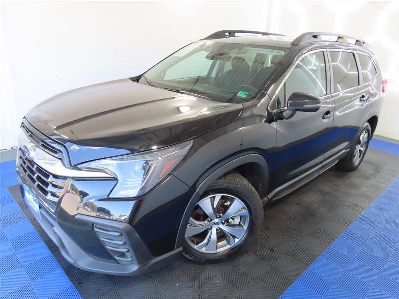 Used 2023 Subaru Ascent Premium image 4