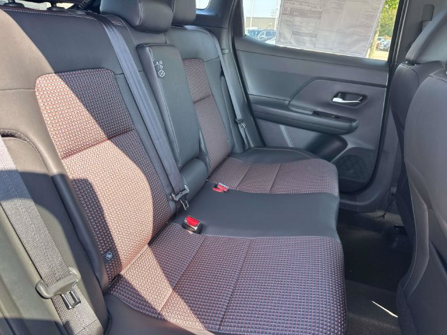 New 2027 Nissan Kicks SR FWD image 12