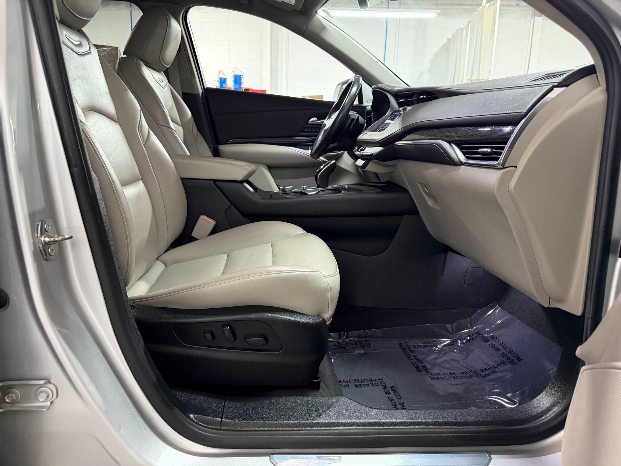 Used 2021 Cadillac XT4 Premium Luxury FWD image 28