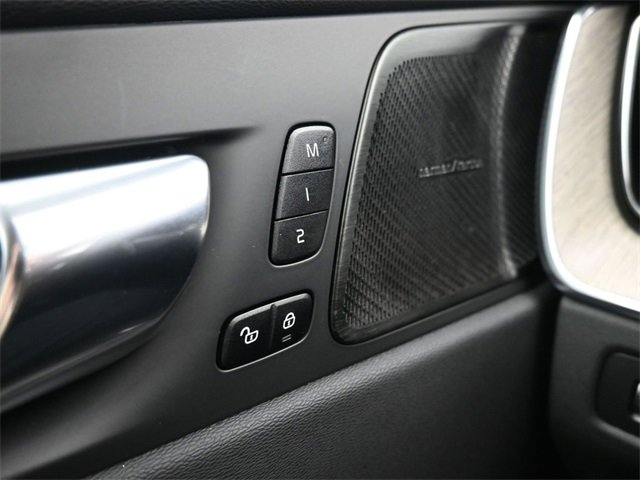 Used 2022 Volvo XC60 B5 Inscription w/ Advanced Package image 30