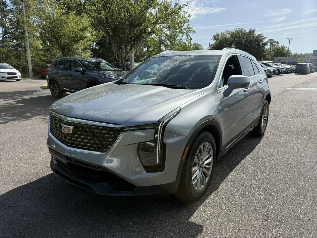 Used 2025 Cadillac XT4 Premium Luxury FWD image 1
