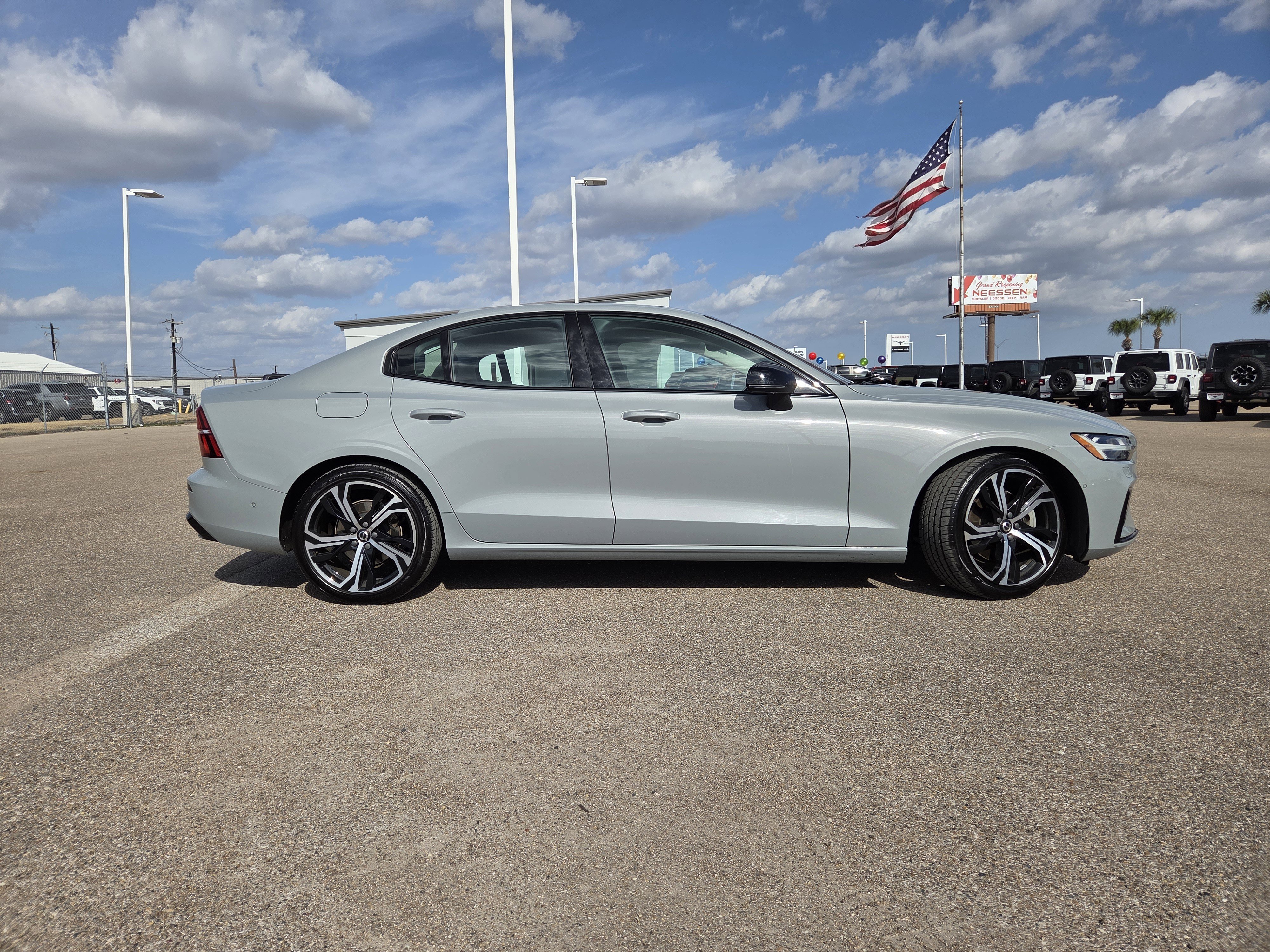 Used 2024 Volvo S60 B5 Plus image 8