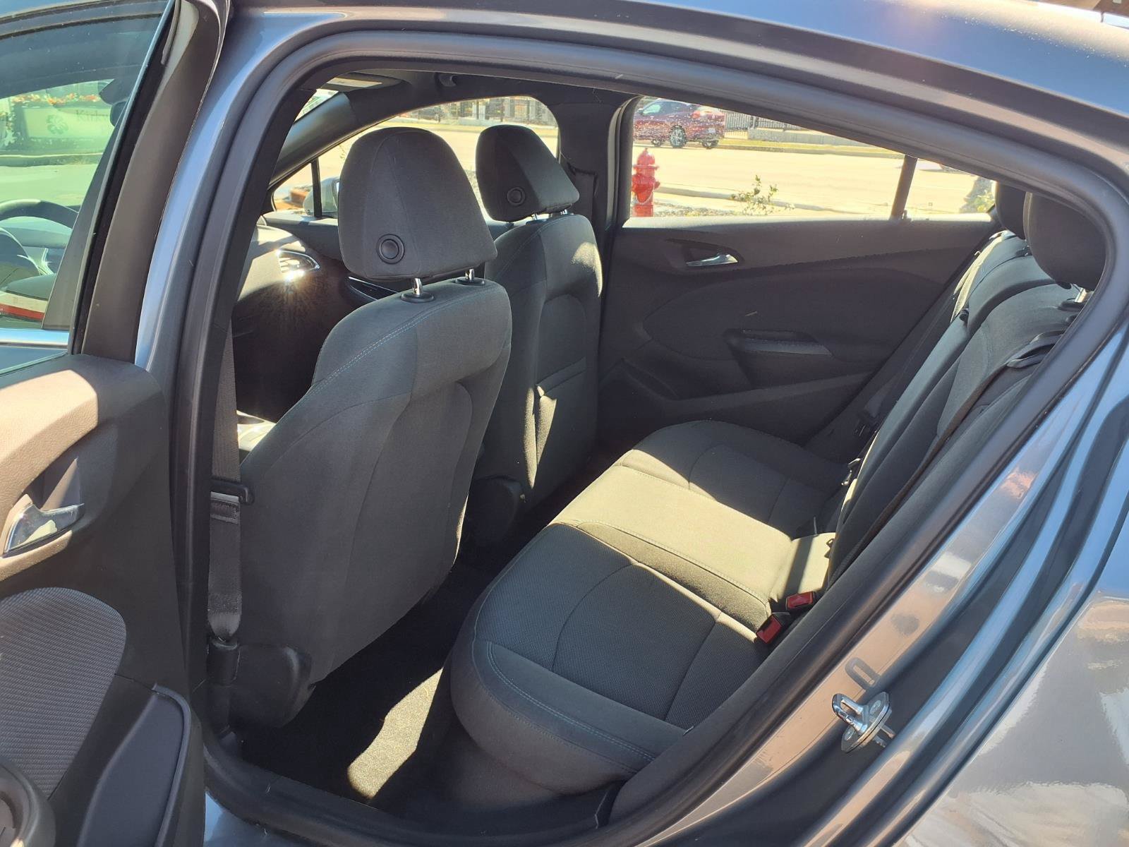 Used 2018 Chevrolet Cruze LT w/ Convenience Package FWD image 21