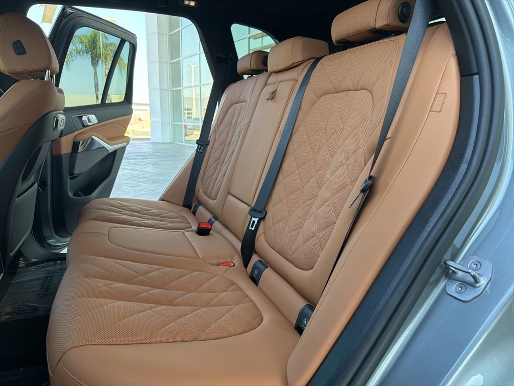 Used 2026 BMW X5 xDrive40i w/ M Sport Package image 13