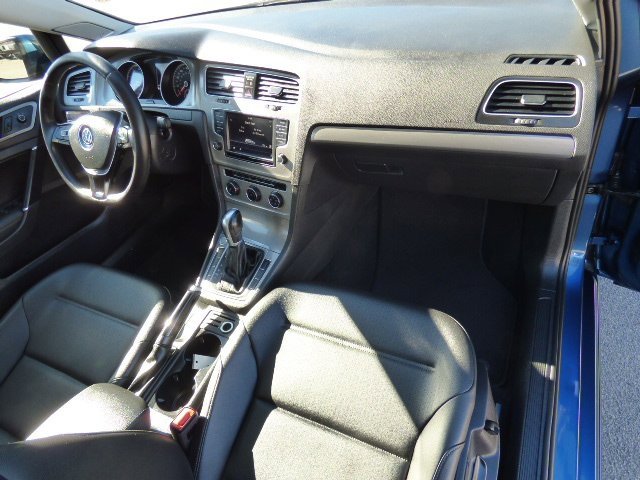 Used 2017 Volkswagen Golf SE image 9