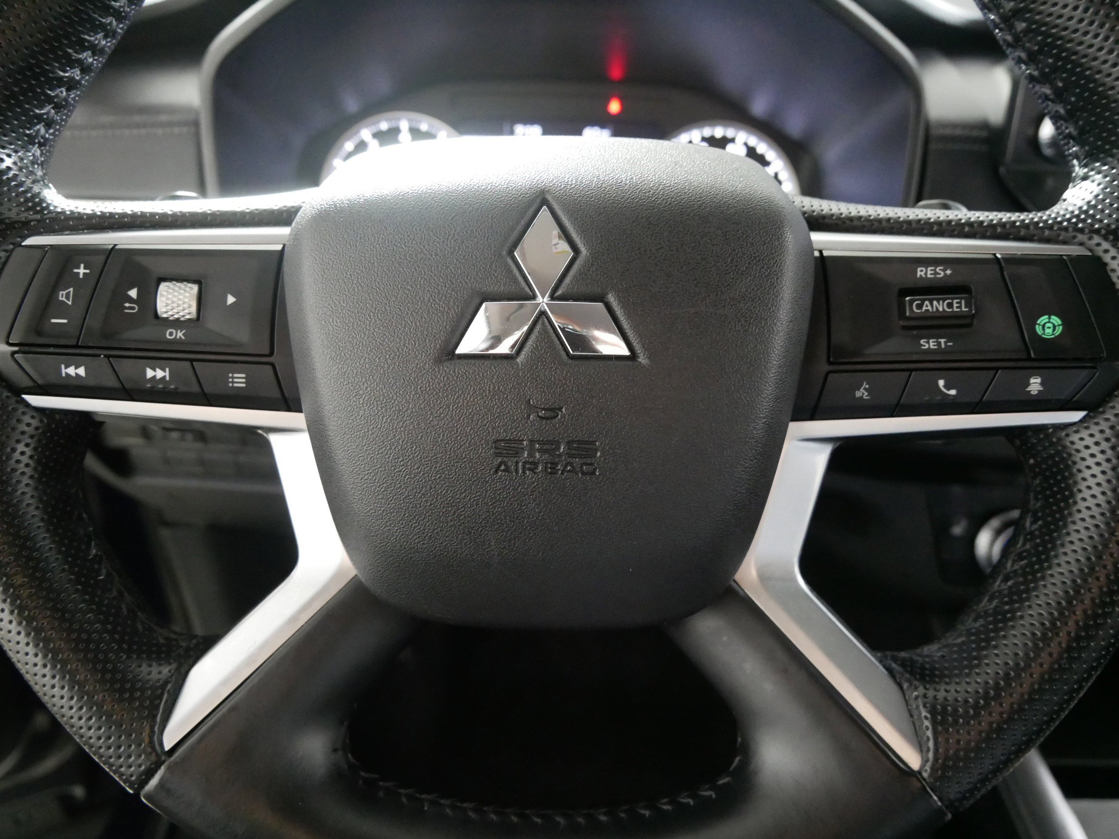 Used 2024 Mitsubishi Outlander SE image 25