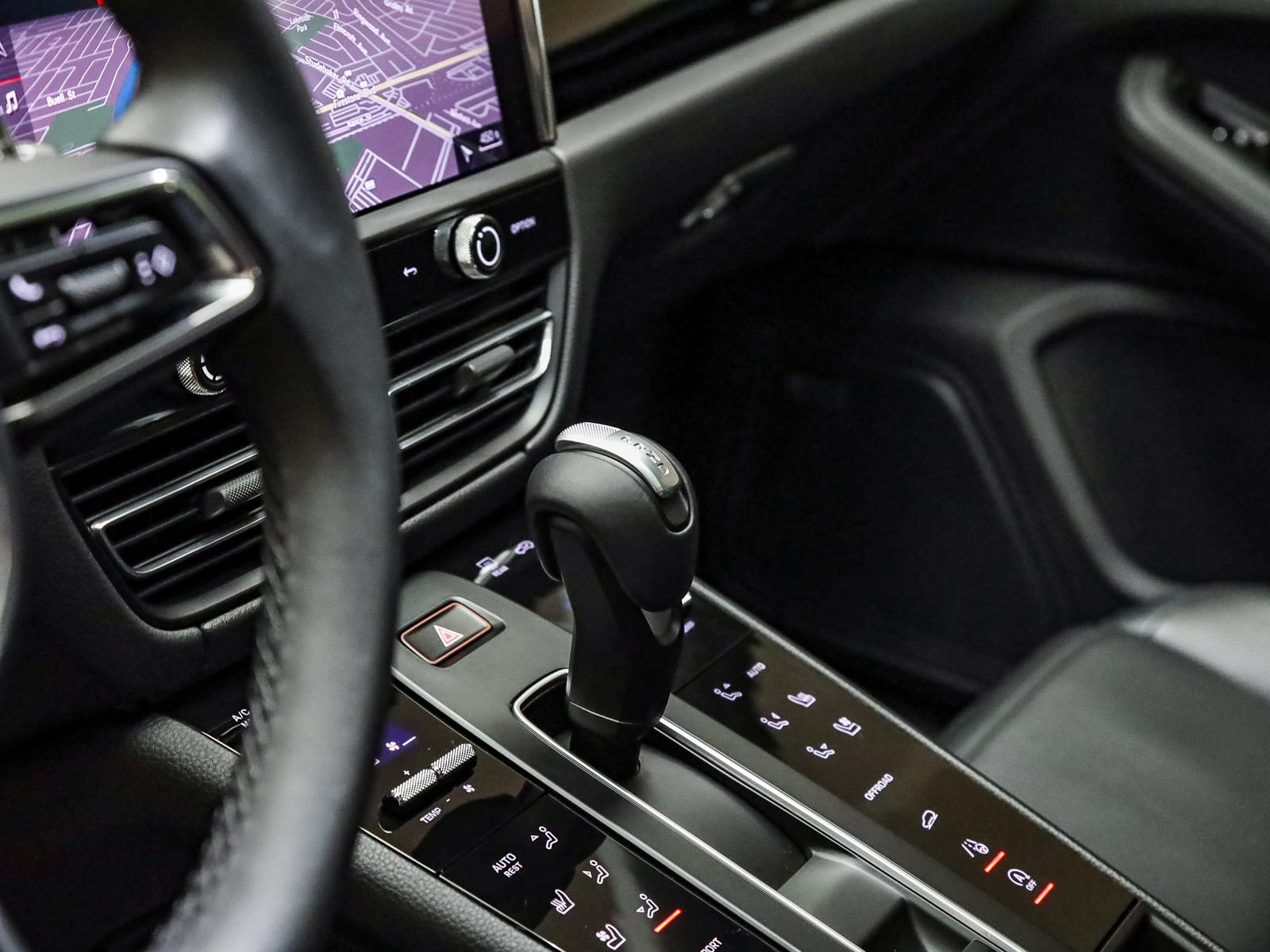 Certified 2025 Porsche Macan AWD/4WD image 27