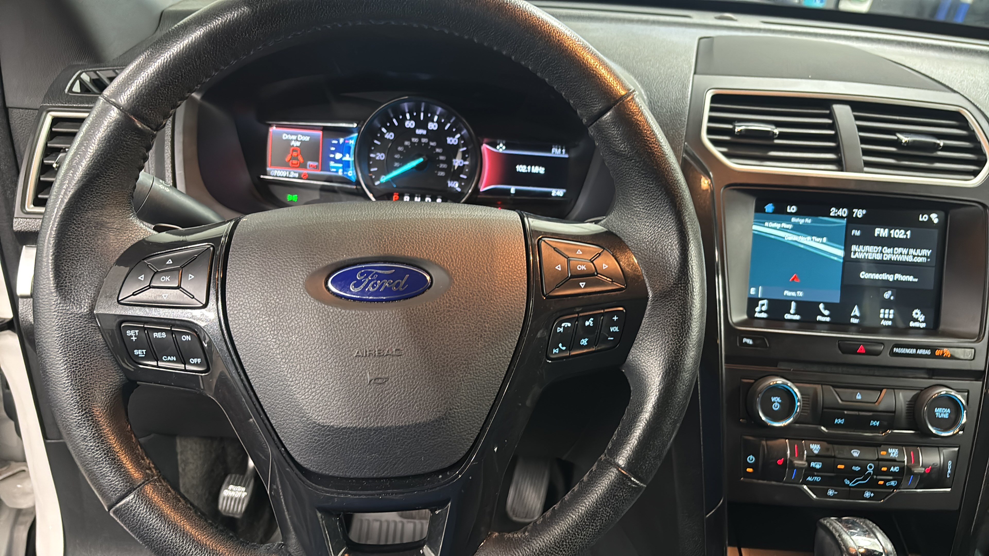 Used 2017 Ford Explorer XLT w/ Equipment Group 202A FWD image 13