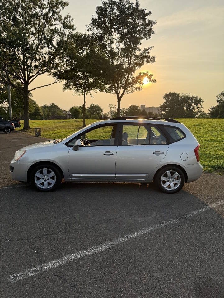 Used 2009 Kia Rondo LX FWD image 4