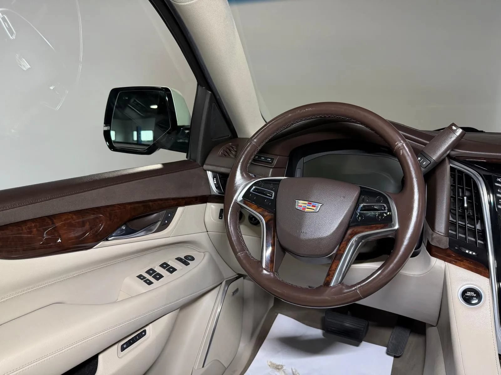 Used 2015 Cadillac Escalade Premium AWD/4WD image 26