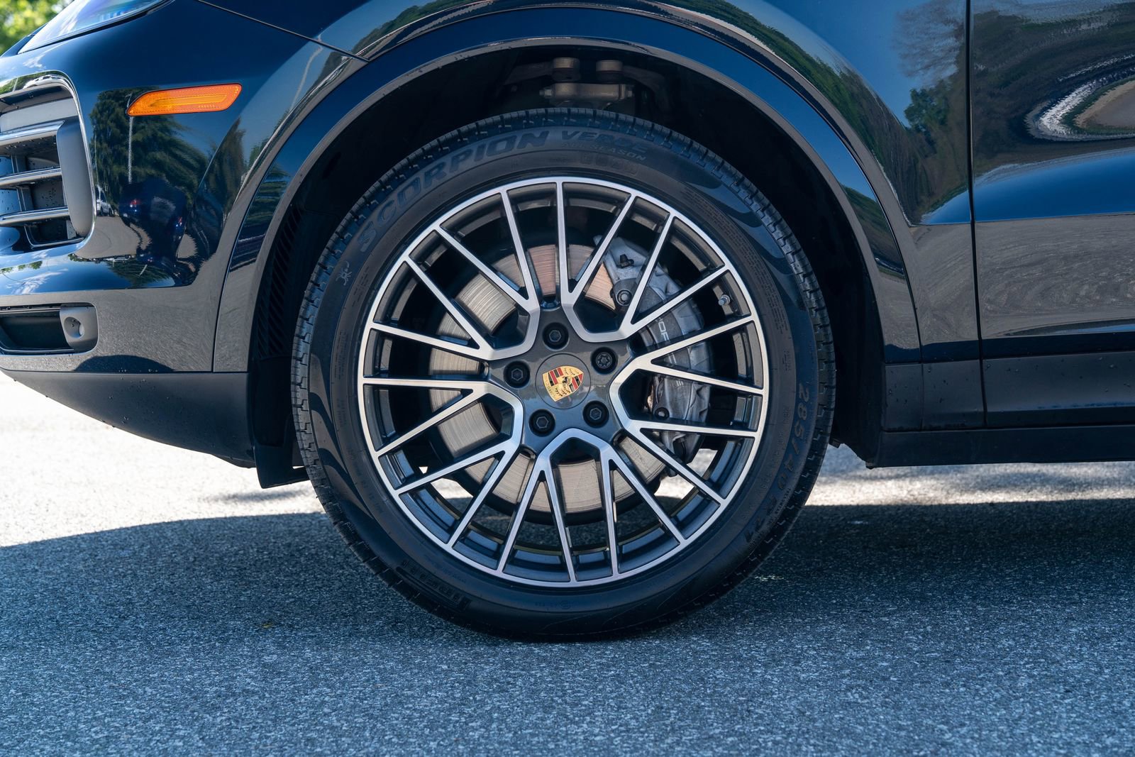 Certified 2023 Porsche Cayenne Platinum Edition image 11
