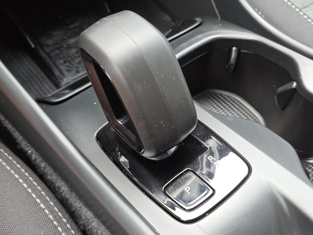 Used 2024 Volvo XC40 B5 Core AWD/4WD image 31