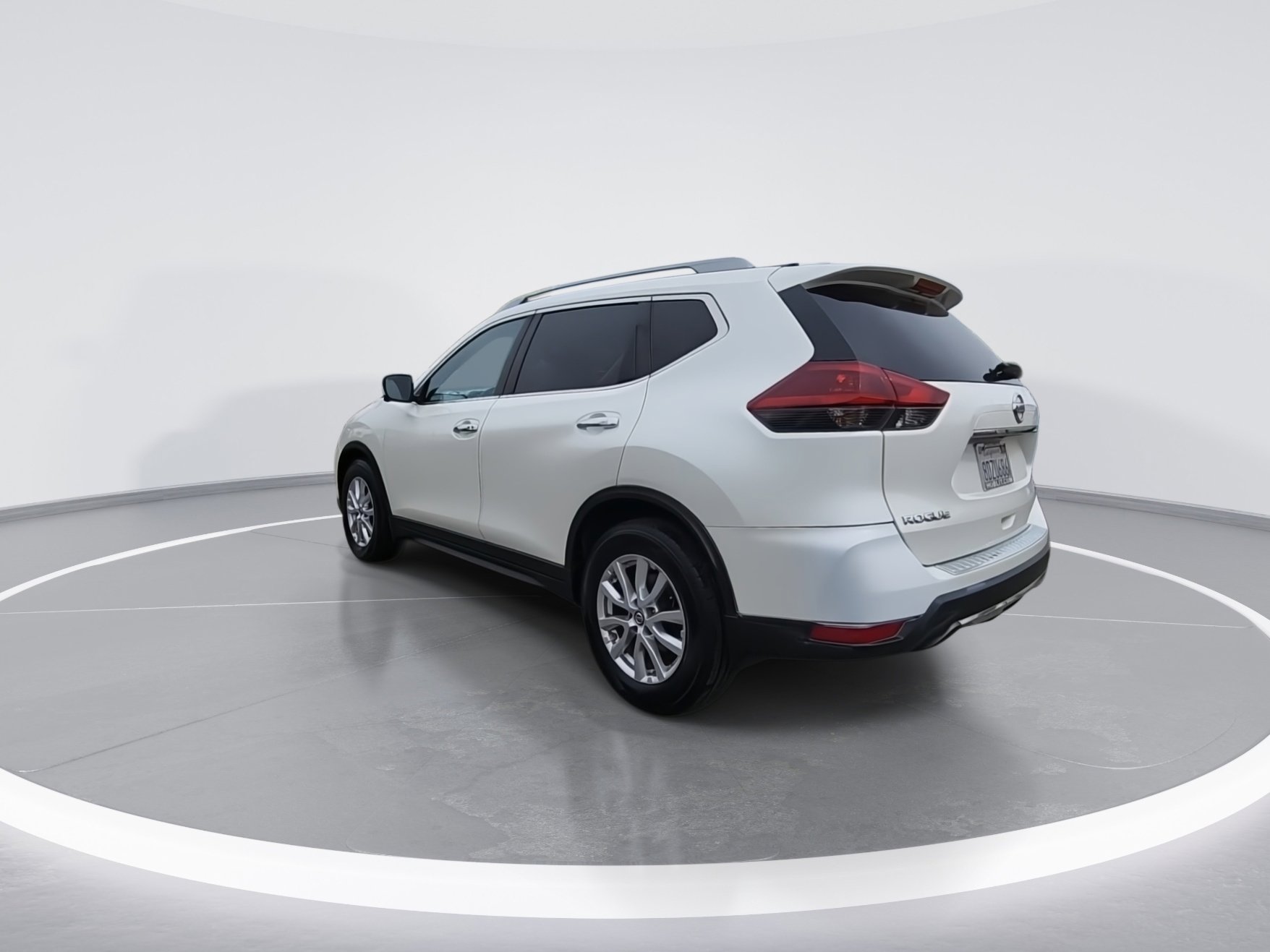 Used 2018 Nissan Rogue SV w/ Sun & Sound Touring Package image 6